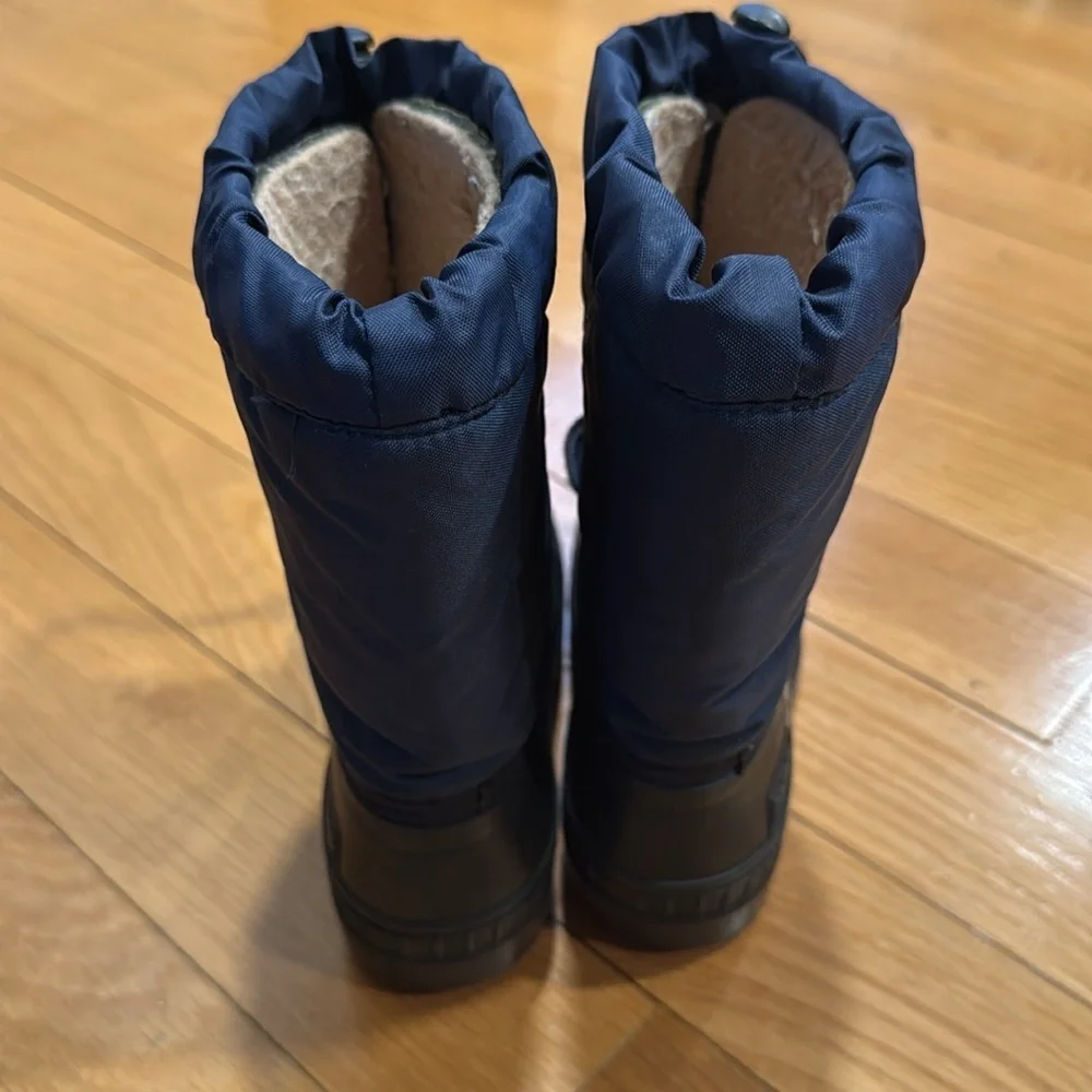 Kamik boys winter snow boots size 11.